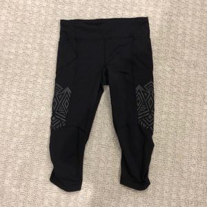 Black lululemon crop leggings with side detail